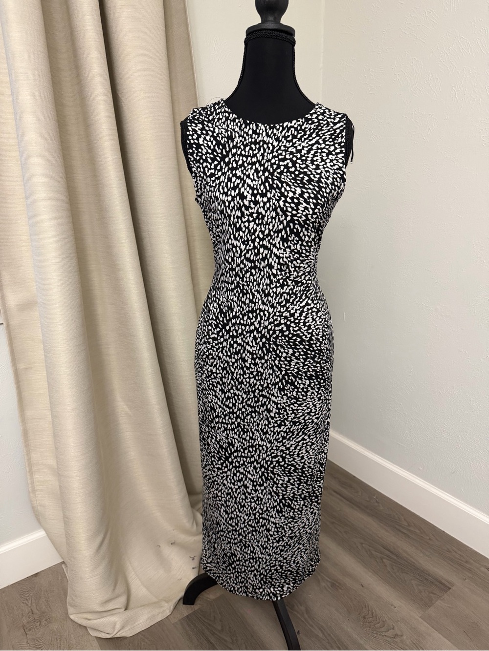 Vince Camuto Black & White Sleeveless Printed Maxi Dress